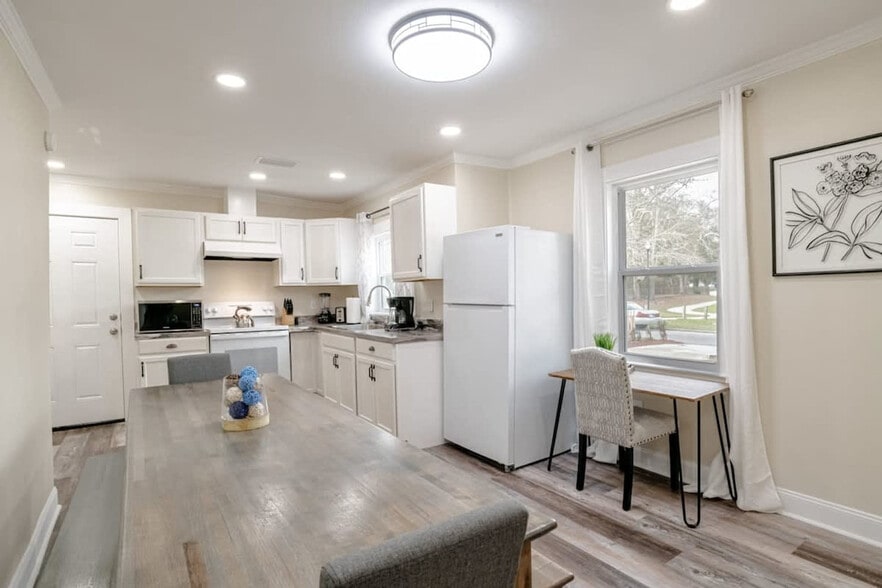 Building Photo - 2863 Potter Dr