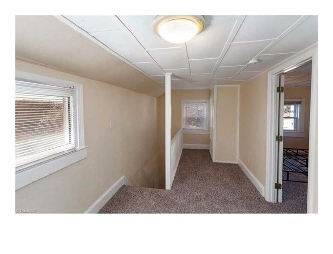 Building Photo - 210 Friendship Cir