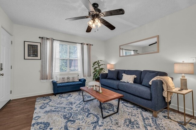 Building Photo - 306-306 Glenwood Cir