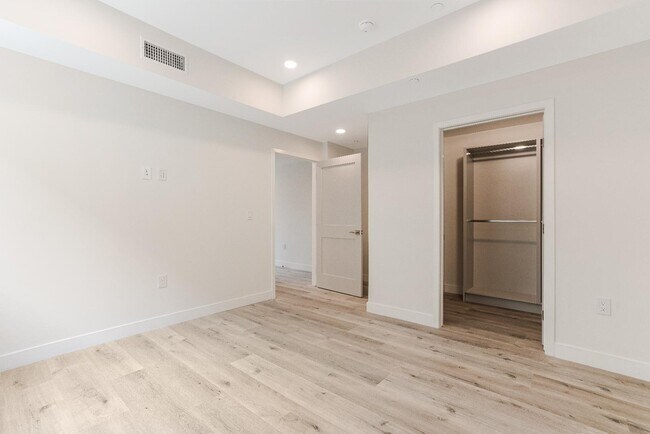 Building Photo - 3308 Mentone Ave