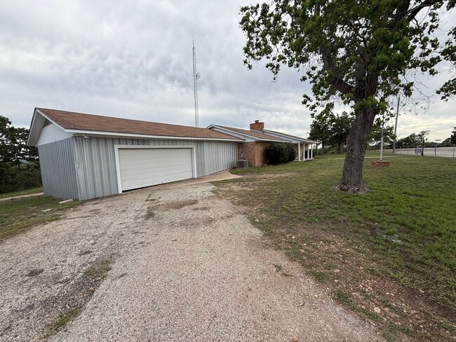 Building Photo - 713 FM 153