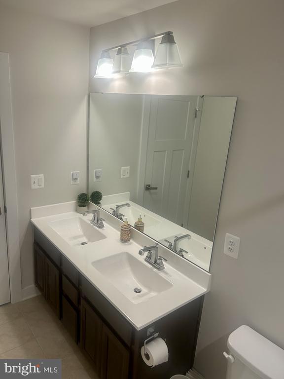 Building Photo - 105 Cabbage White Dr