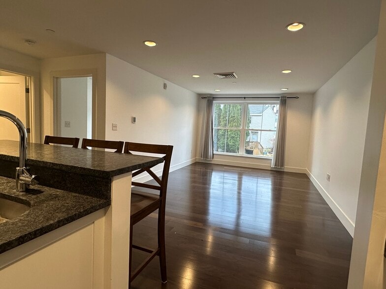 Building Photo - 25 High St