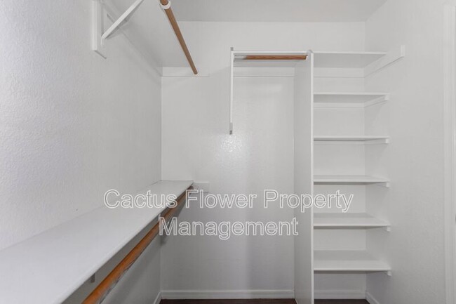 Building Photo - 308 W Liberty Ln