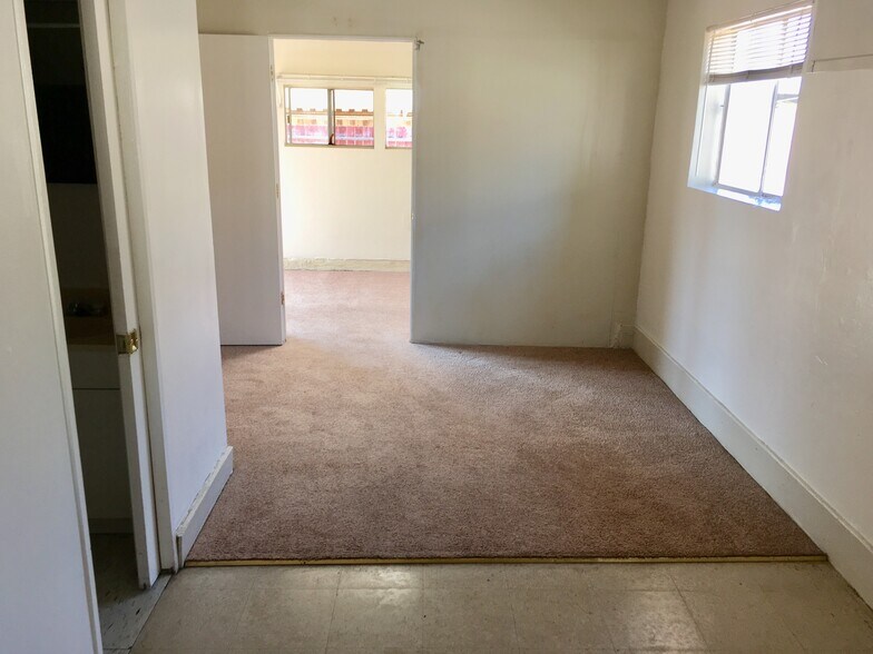 Building Photo - 4640 Clairemont Dr
