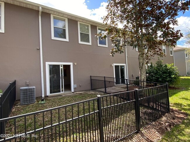 Building Photo - 445 Scrub Jay Dr
