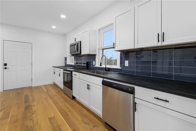 Building Photo - 30 Cypress St