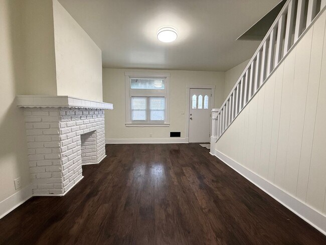 Building Photo - Updated 2BR townhouse with office now available!