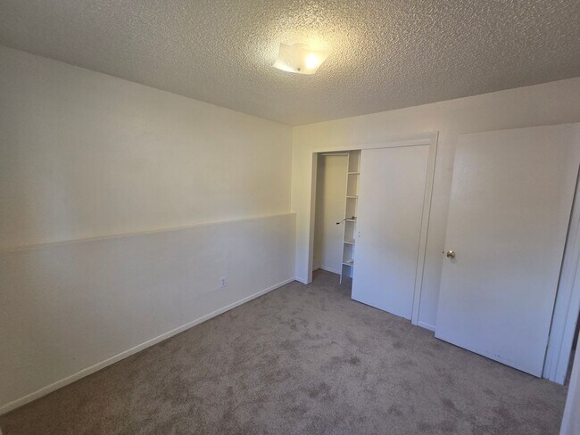 Building Photo - 1447 Nokomis Dr