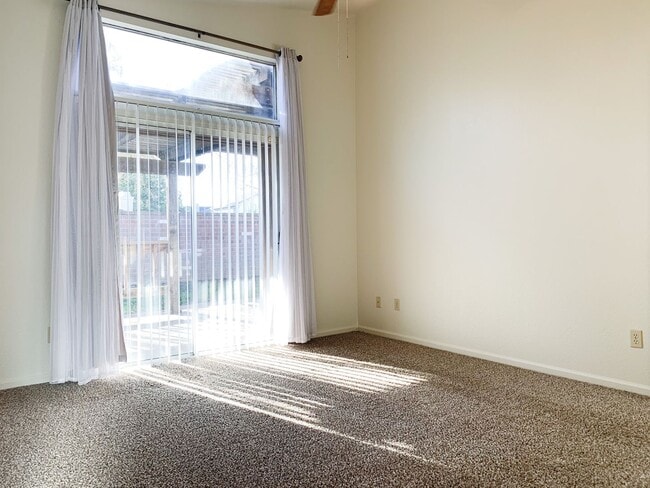 Building Photo - **Coming Soon** Comfortable 3 Bed, 2 Bath in Elk Grove