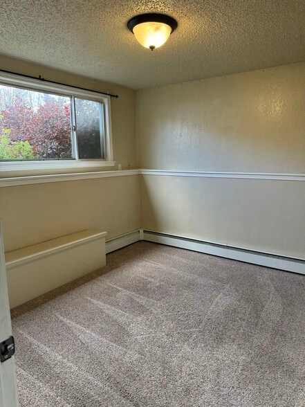 Building Photo - 16943 Hanson Dr