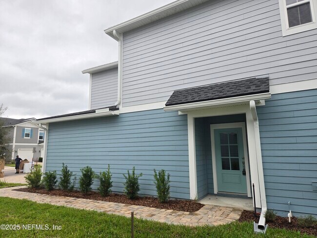 Building Photo - 207 Brandon Lks Dr