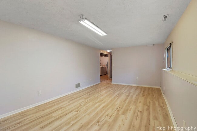 Building Photo - 4703 W Shore Dr
