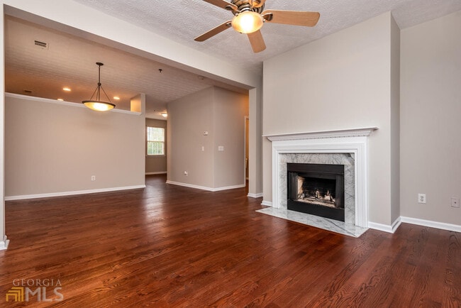 Building Photo - 246 Village Square Dr