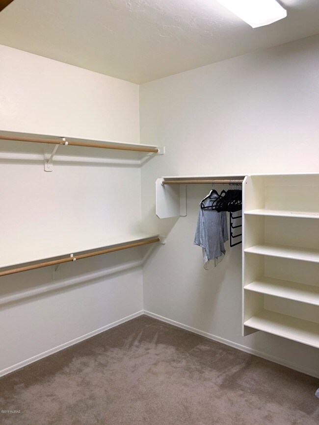 Building Photo - 4365 N Sunset Cliff Dr