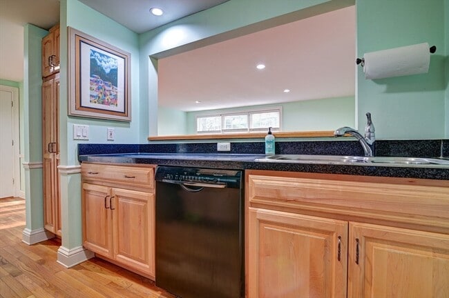 Building Photo - 3 Tara Dr