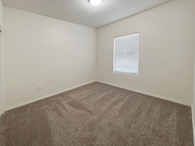 Building Photo - 2319-2331 N Desert Willow Ln