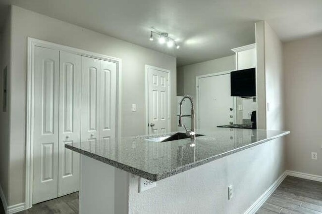 Building Photo - 107 Castleberry Ct