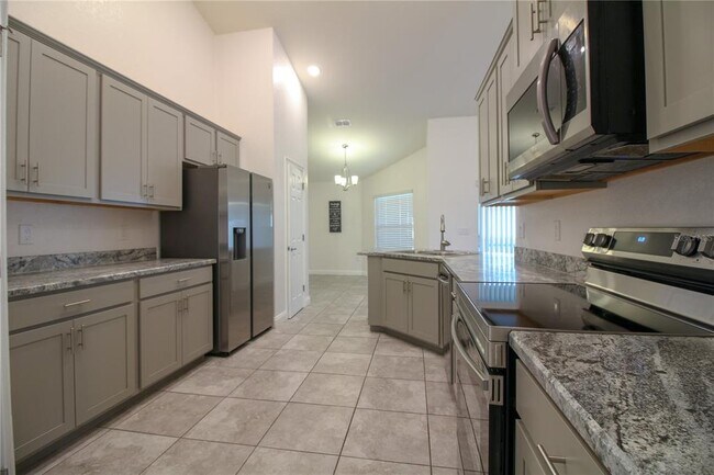 Building Photo - 5815 Christiansen Ct
