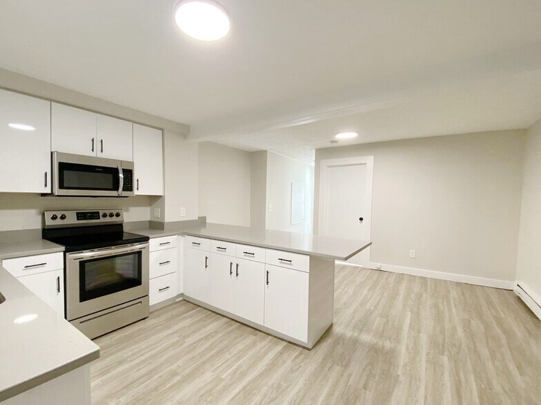 Building Photo - 186 Chelsea St