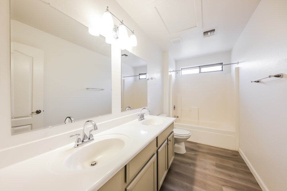 Building Photo - 9021 W Bluefield Ave