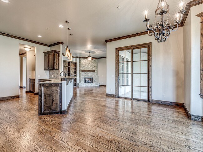 Building Photo - Luxury Townhome in Edmond + Near Rose Cree...