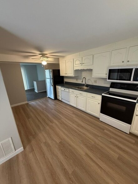 Building Photo - 136 Canterbury Ln