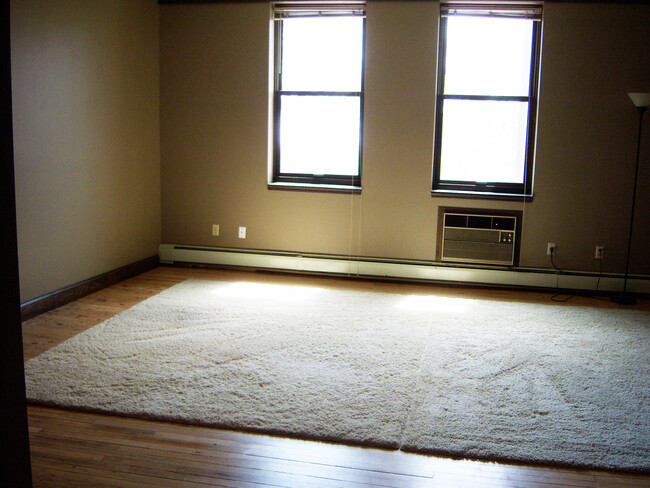 Living Room - 913 Abbott St