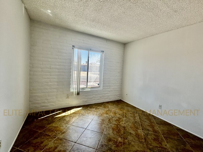 Building Photo - 9103 E Holmes St