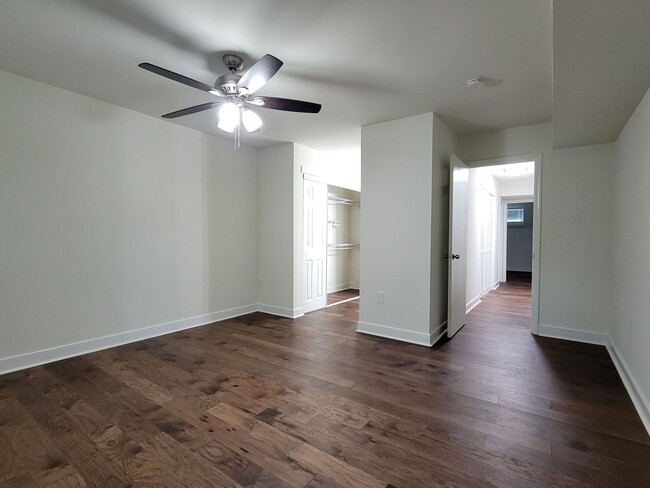 Building Photo - Remodeled 3 Bedroom 2 Bath Condo in Bon Air