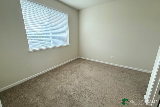 Building Photo - Spacious 2 Bedroom, 2.5 Bathroom Condo wit...