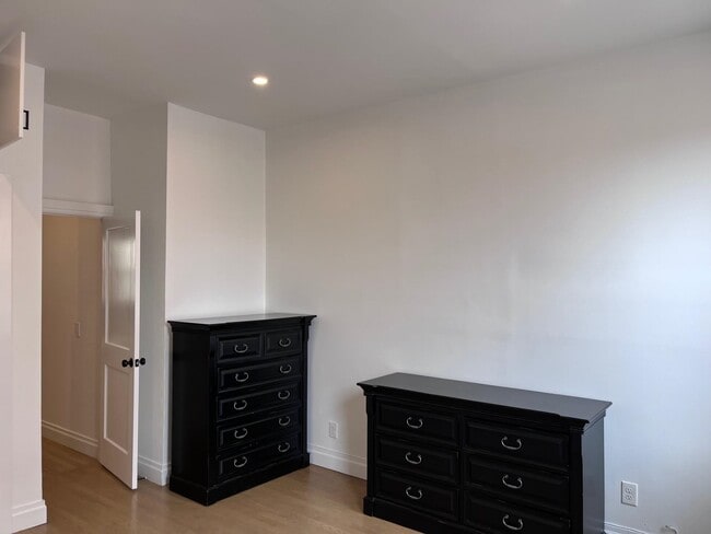 Building Photo - 259 12th St