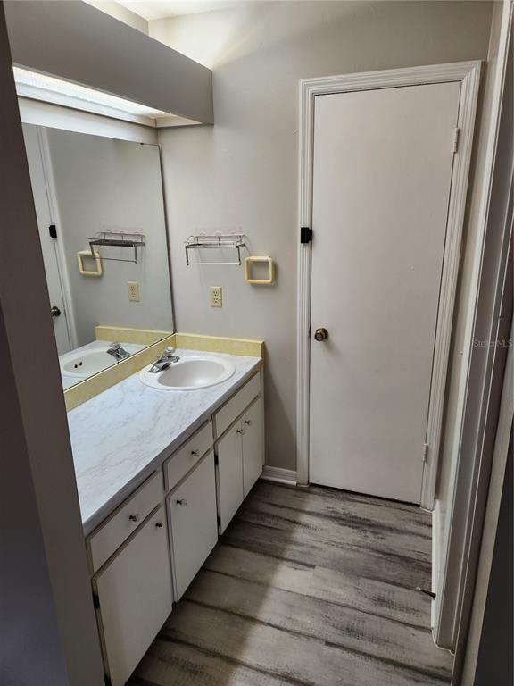 Building Photo - 906 Robinhood Ct