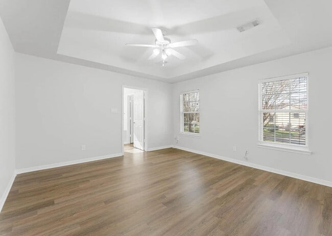 Building Photo - 325 Fuller St