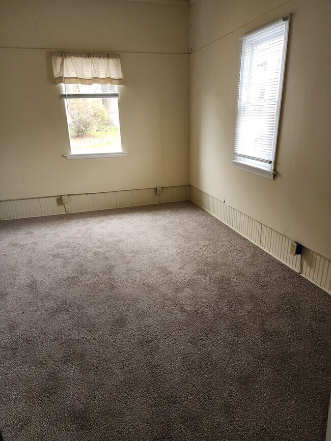 Building Photo - 1 E Elger St