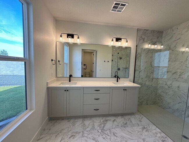 Building Photo - Desert Horizon!! BEAUTIFUL BRAND NEW 4 bed...