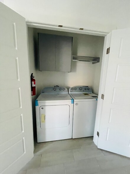 Building Photo - 1623 W Smt Dr