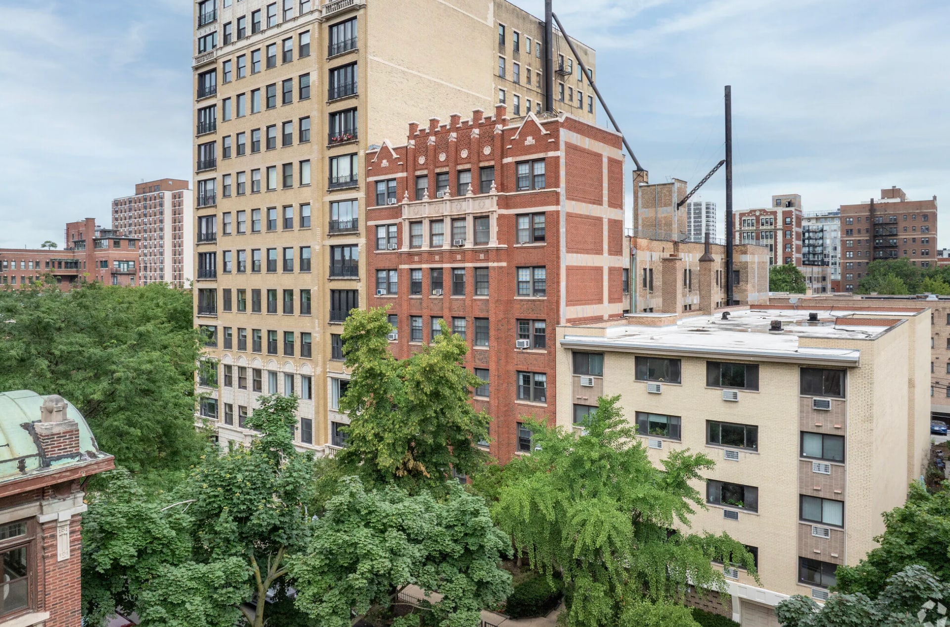 Building Photo - 449 W Briar Pl