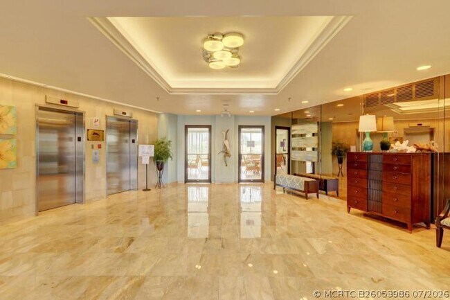 Building Photo - 801 S Ocean Dr