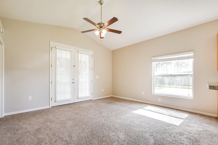 Building Photo - 3337 Bellingham Dr