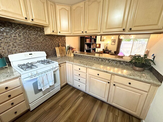 Building Photo - 386 N IronPike Cir