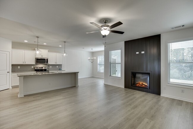 Building Photo - 230 Dragon Dr