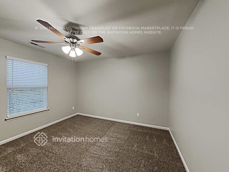 Building Photo - 1215 Pinehaven Ct