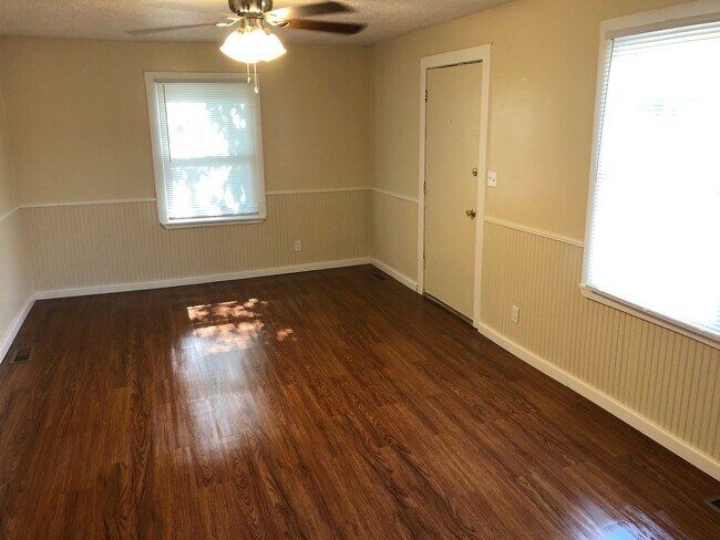 Building Photo - Single Family House For Rent - Newly Remod...