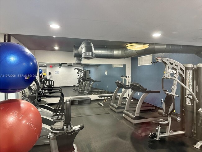 Building Photo - 401 Golden Isles Dr