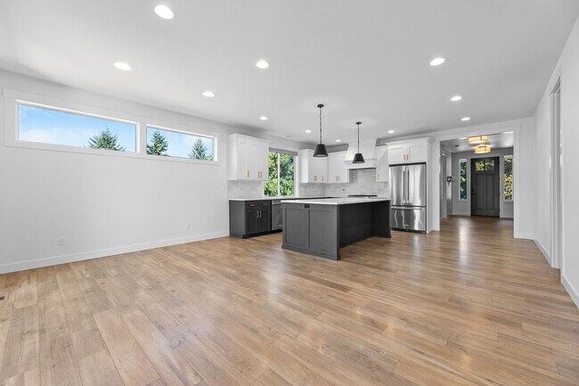 Building Photo - Steilacoom 3 Bedroom + Bonus Room