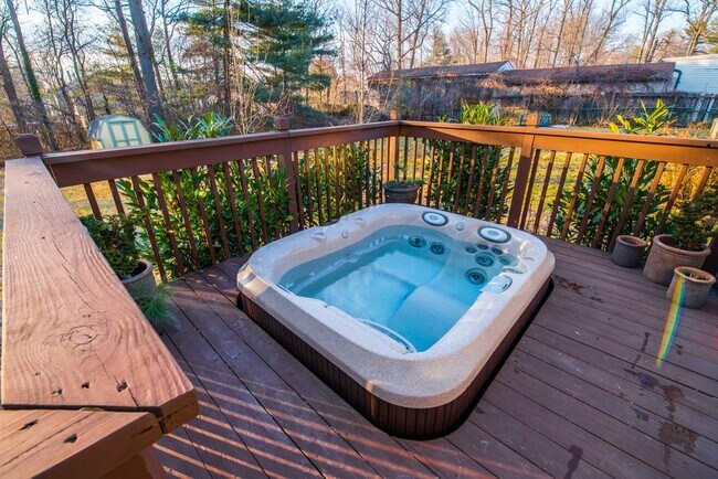 Building Photo - Immaculate 3 Bedroom SFH in Owings Mills!