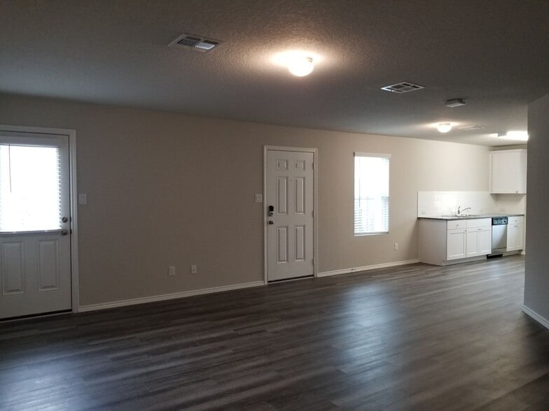 Building Photo - 11327 Babcock Xing