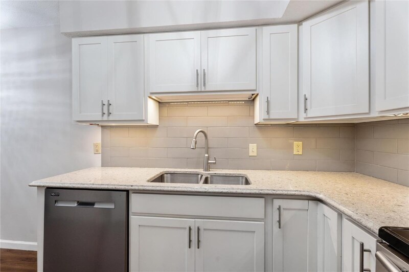 Building Photo - 15022 Baxter Village Dr