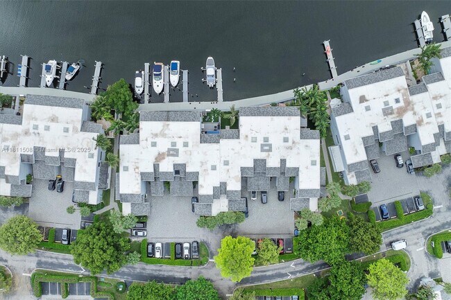 Building Photo - 300 Poinciana Island Dr